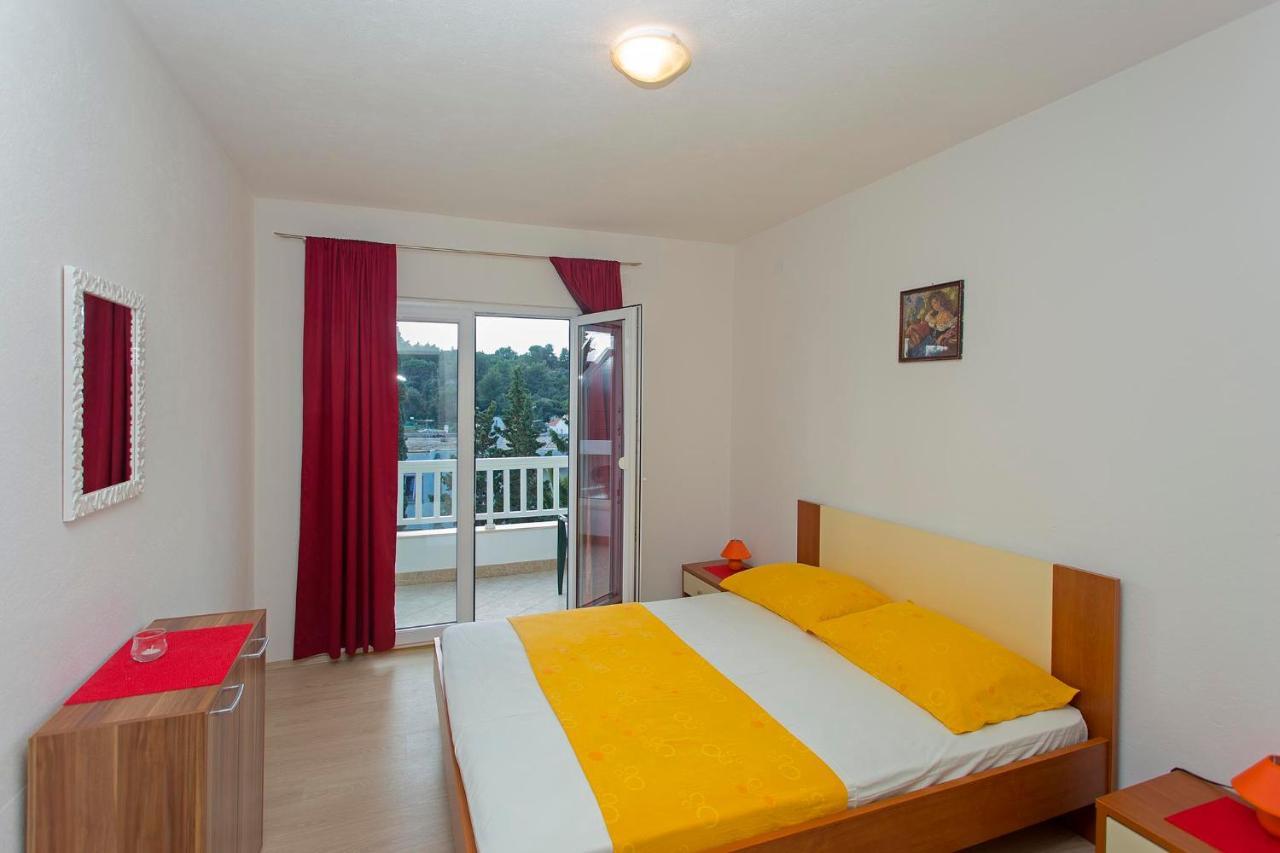 Apartments Dora Хвар Екстериор снимка