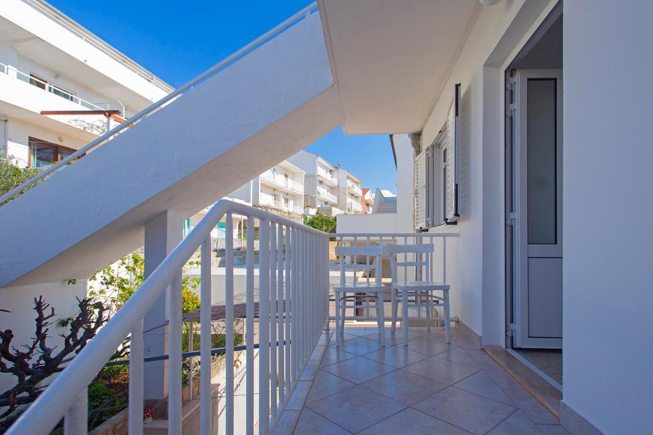 Apartments Dora Хвар Екстериор снимка