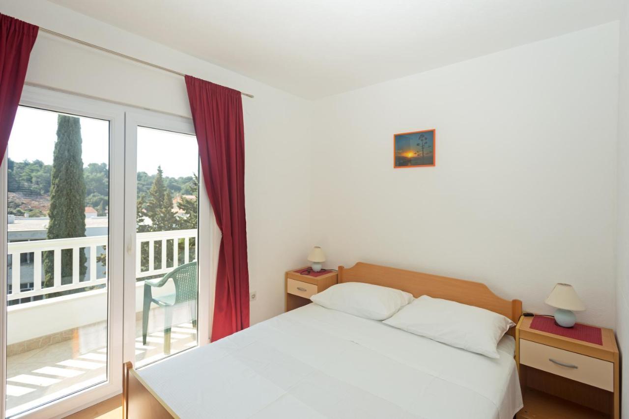 Apartments Dora Хвар Екстериор снимка