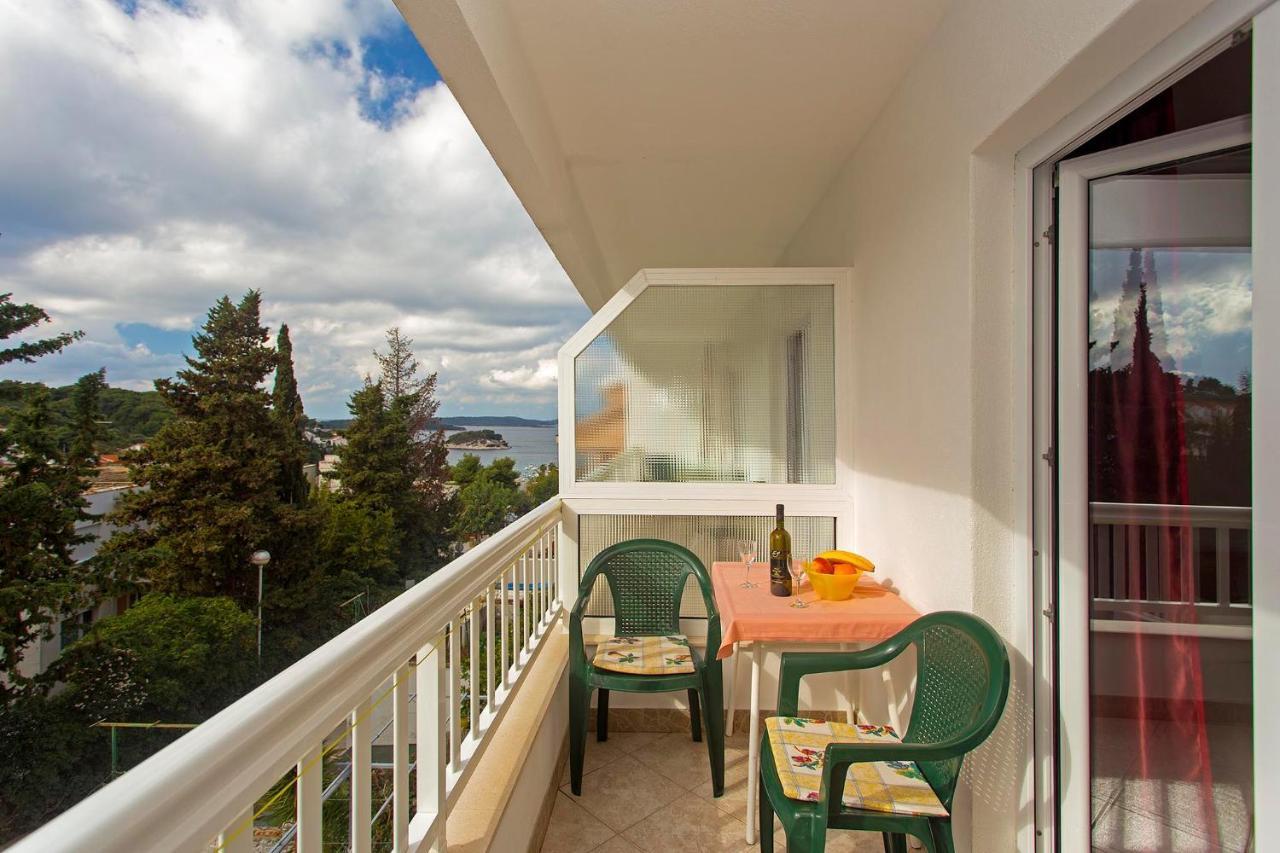 Apartments Dora Хвар Екстериор снимка