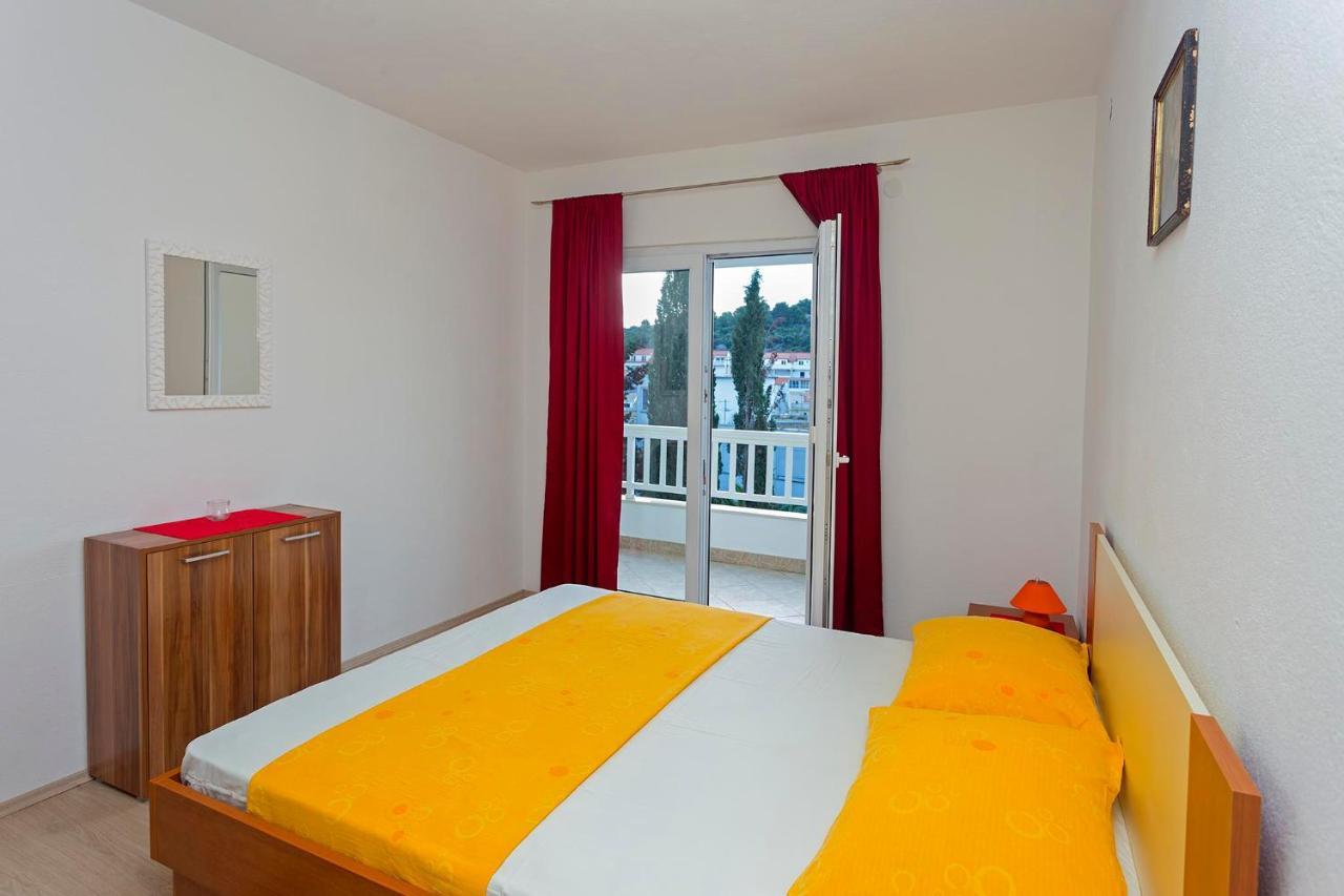 Apartments Dora Хвар Екстериор снимка