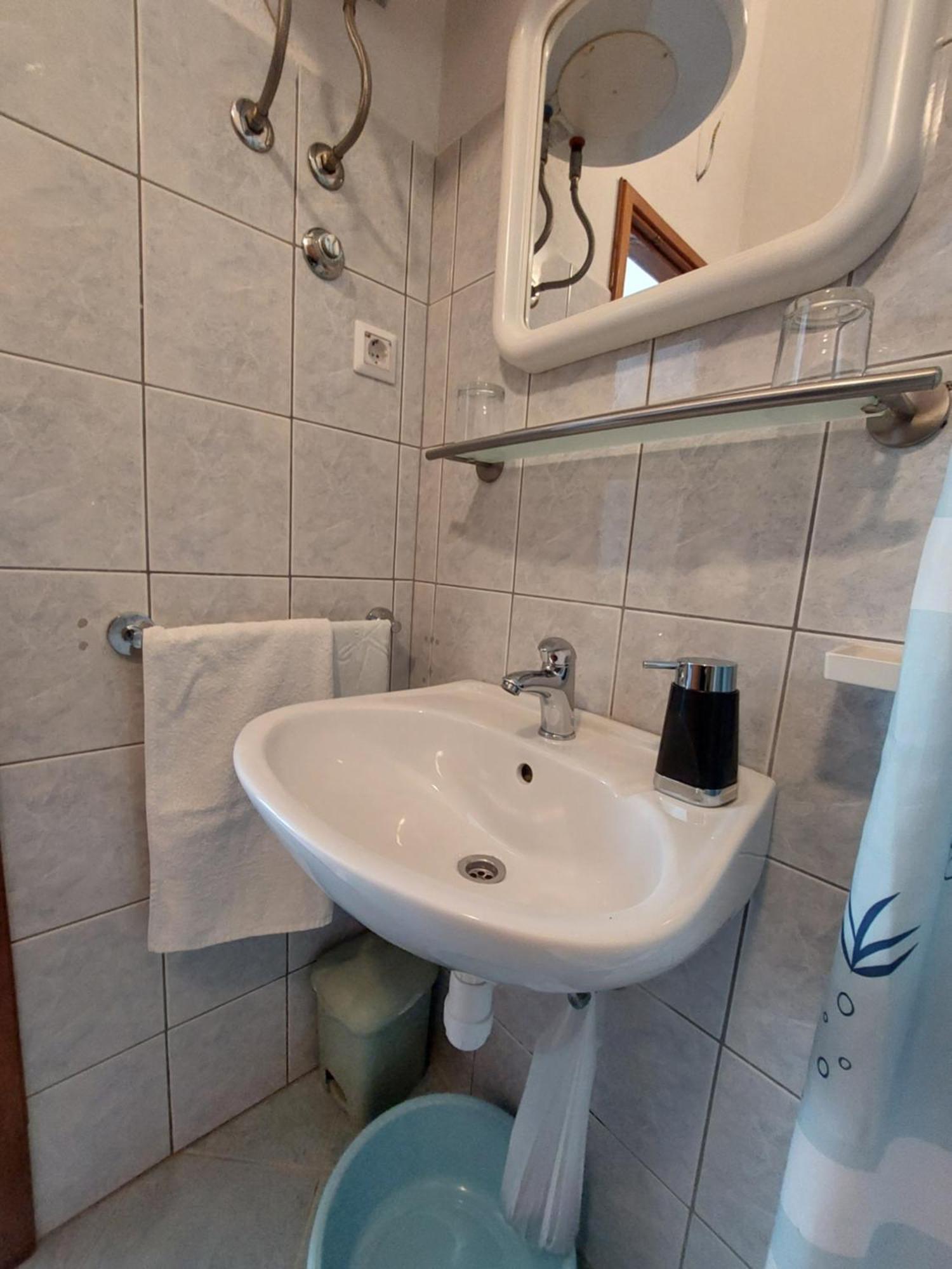 Apartments Dora Хвар Екстериор снимка
