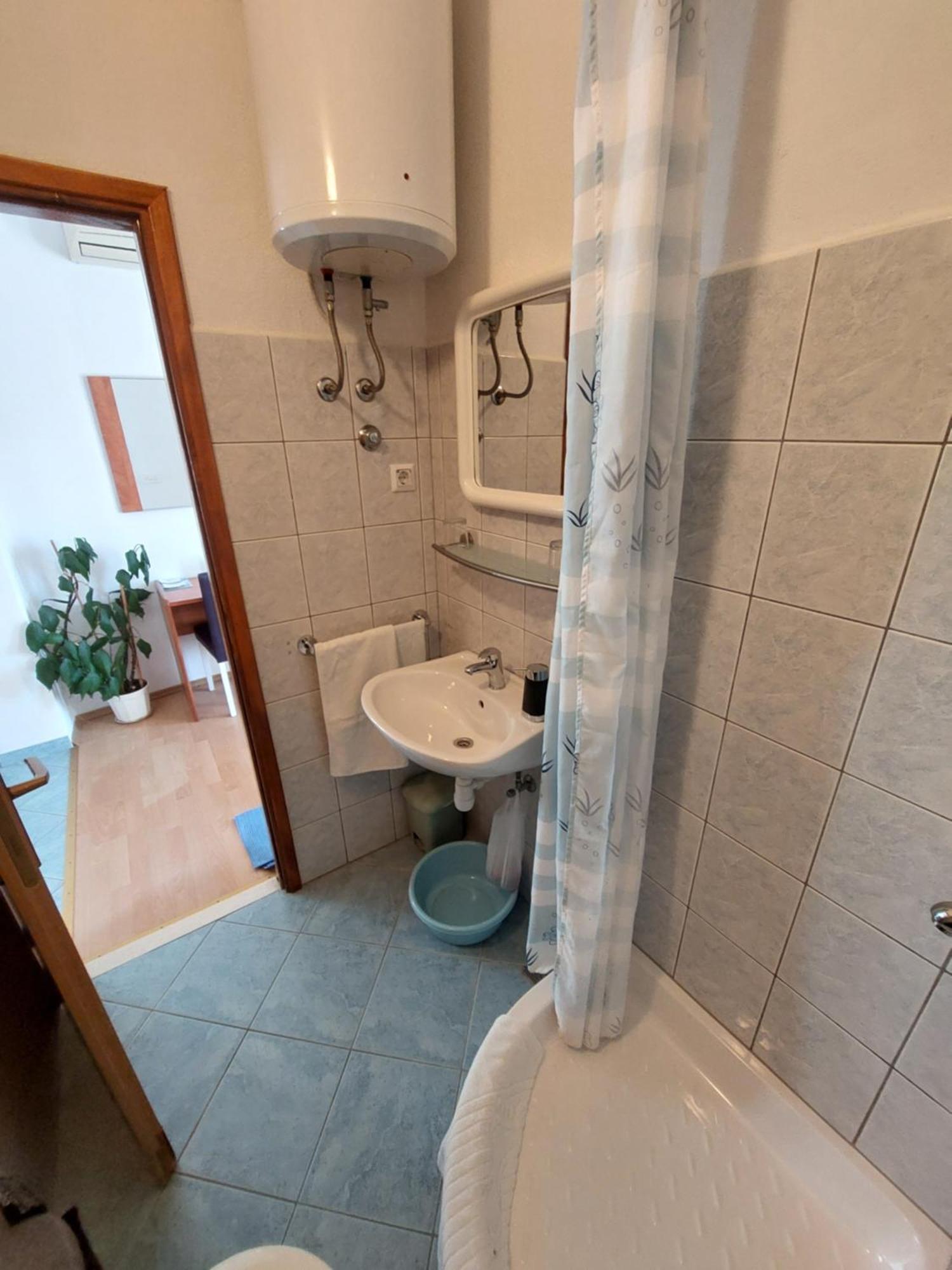 Apartments Dora Хвар Екстериор снимка
