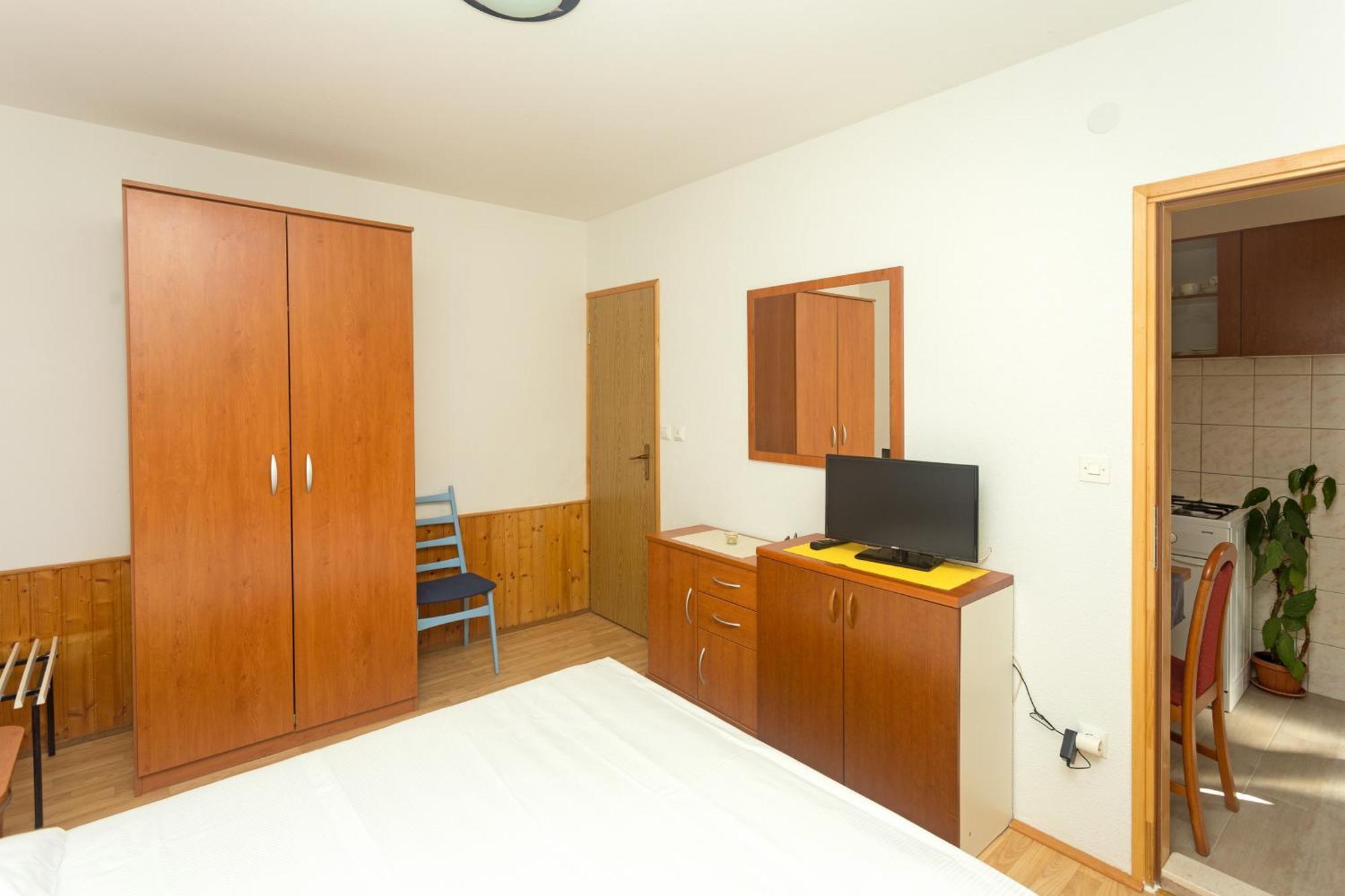 Apartments Dora Хвар Екстериор снимка