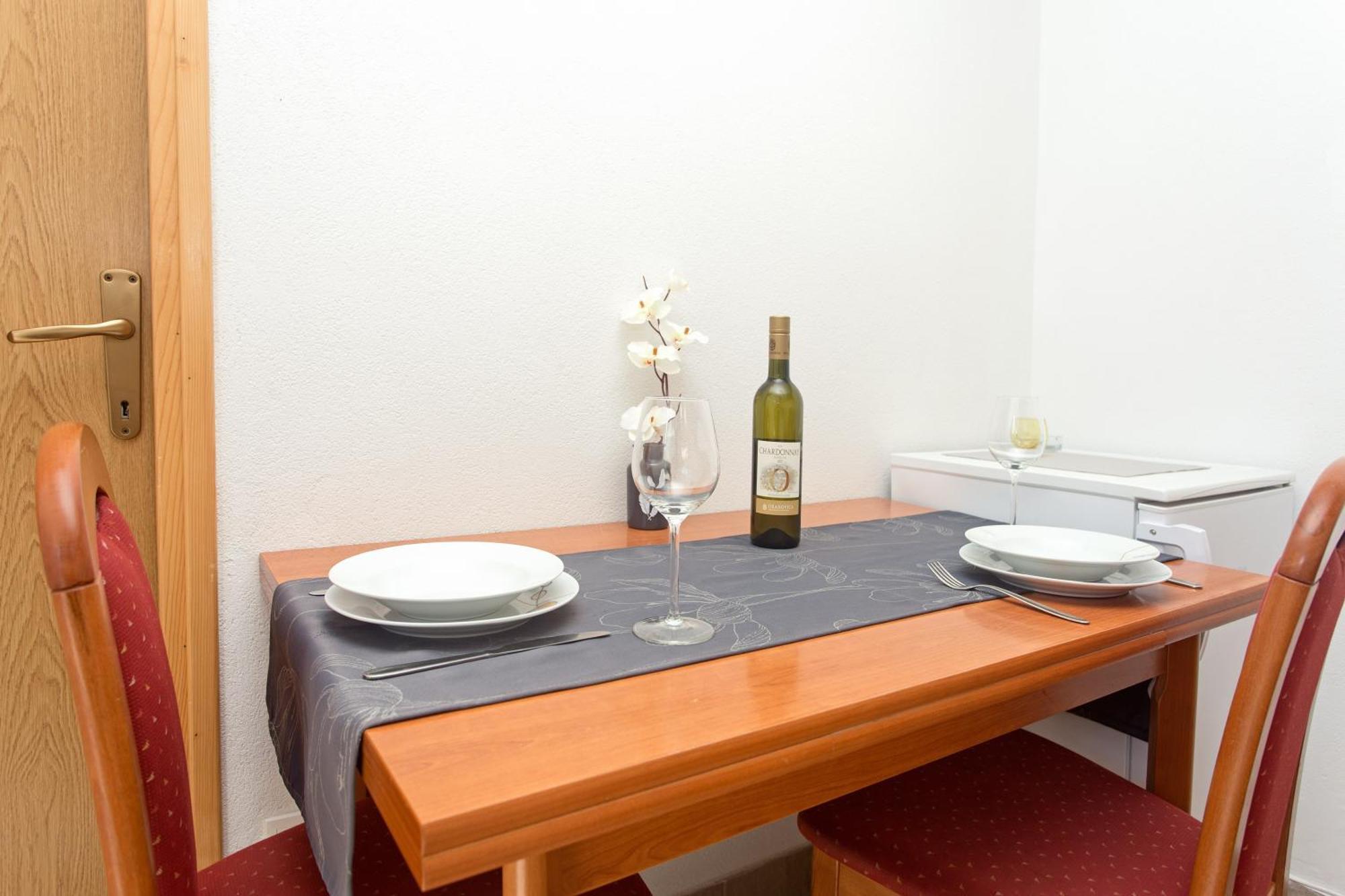 Apartments Dora Хвар Екстериор снимка