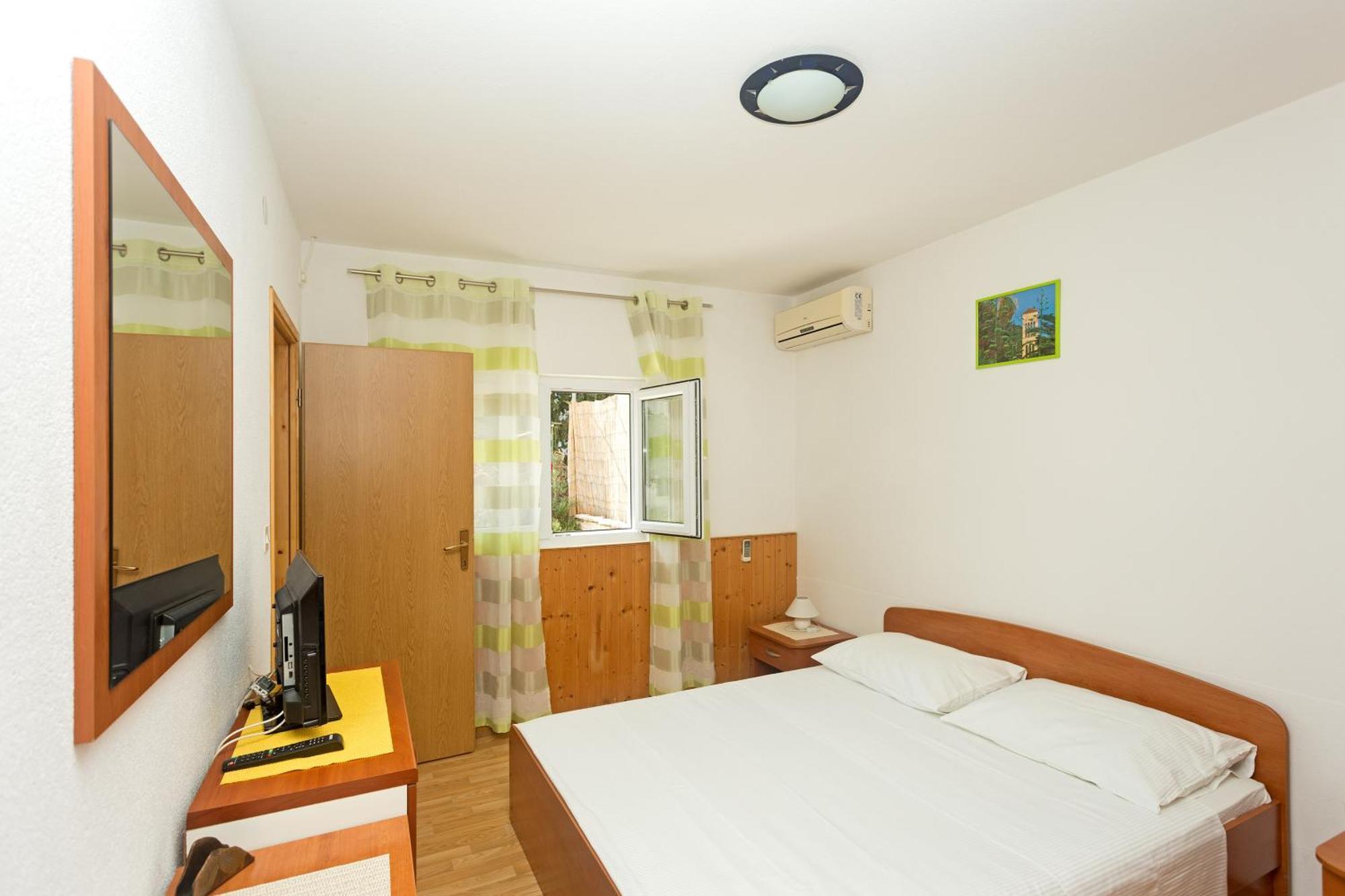 Apartments Dora Хвар Екстериор снимка