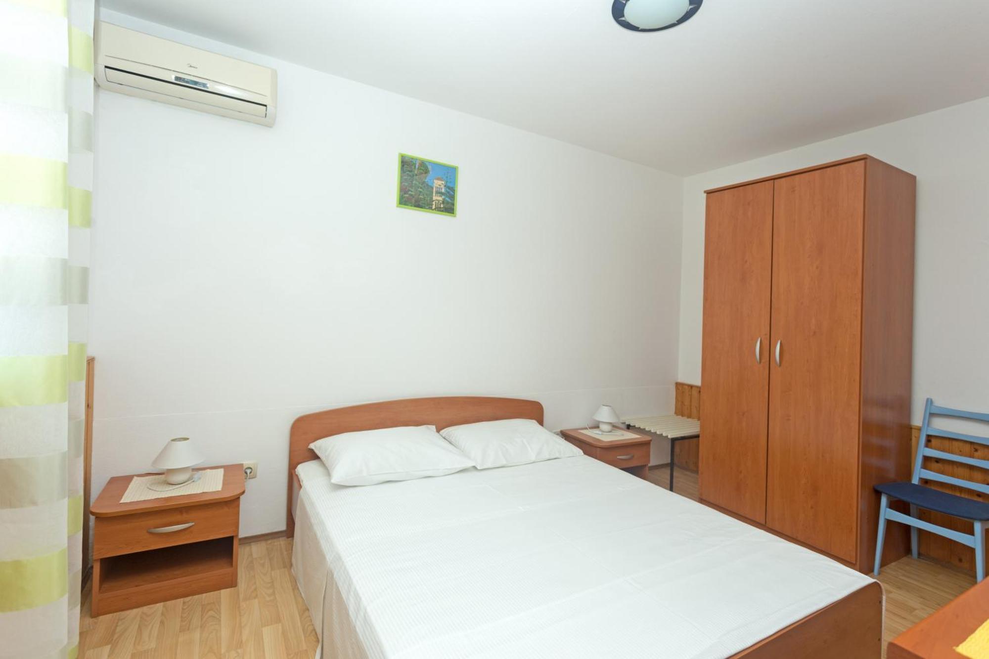 Apartments Dora Хвар Екстериор снимка