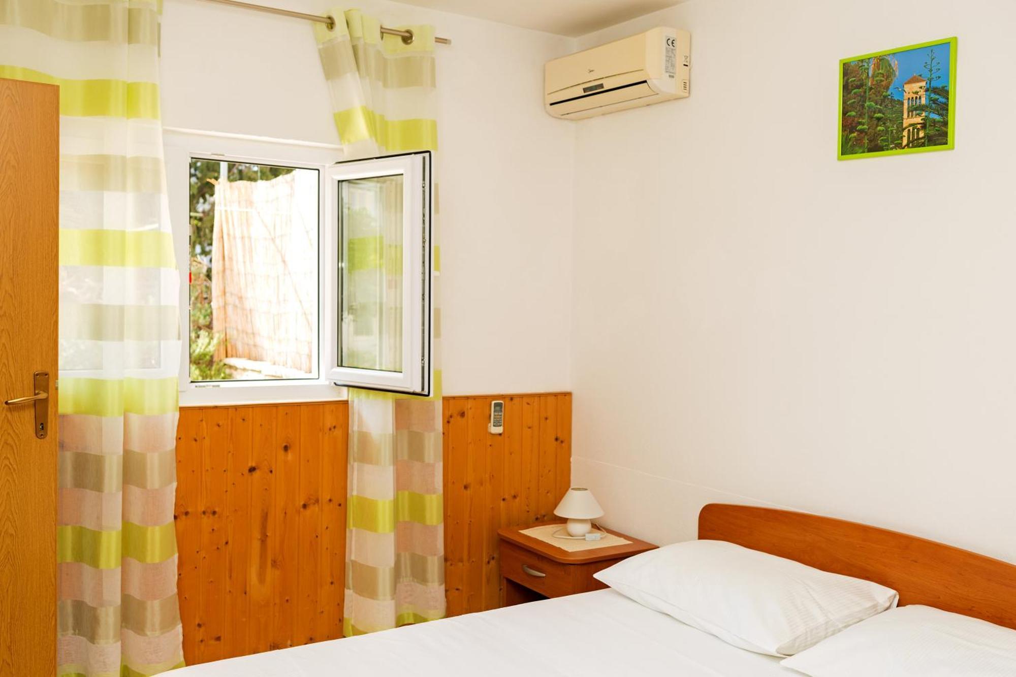 Apartments Dora Хвар Екстериор снимка